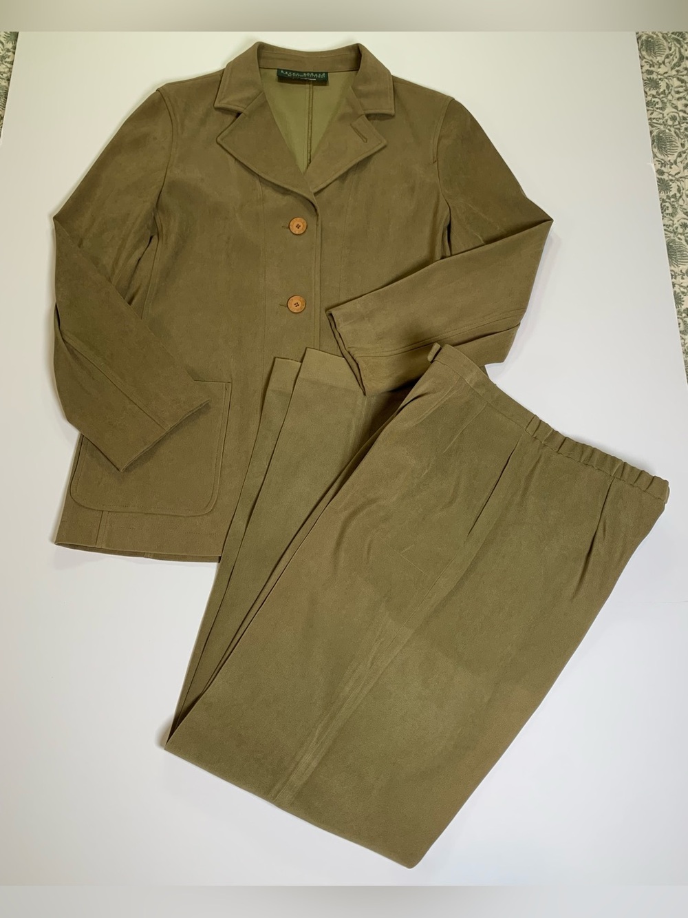 Vintage Harvé Benard Size 10 Olive 2 Piece Pantsuit Blazer Pants 90s